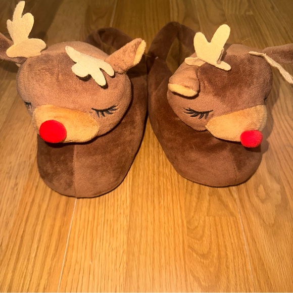 Comfy reindeer slippers - Picture 1 of 6